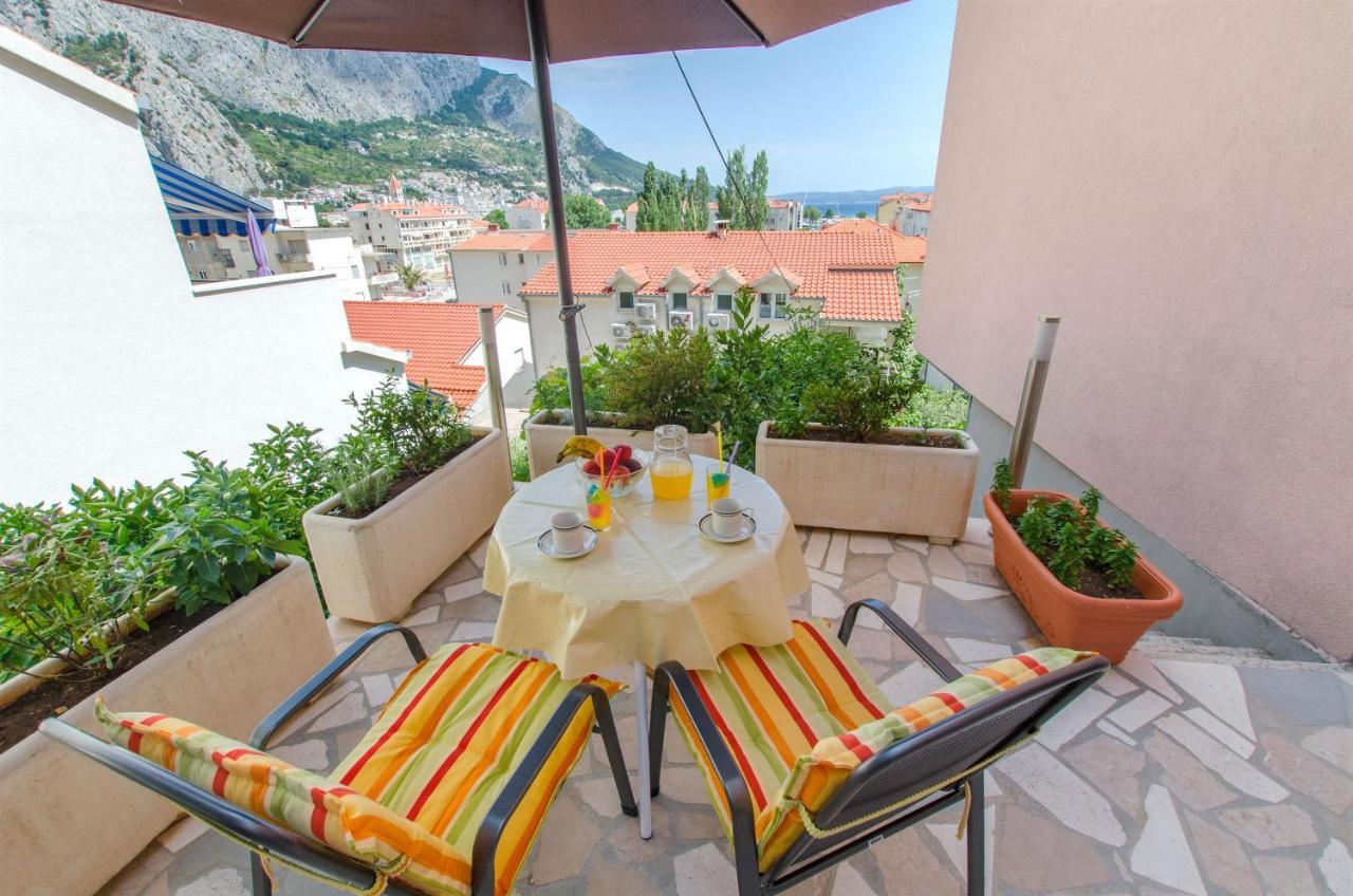 Apartments Zecic 奥米什 外观 照片