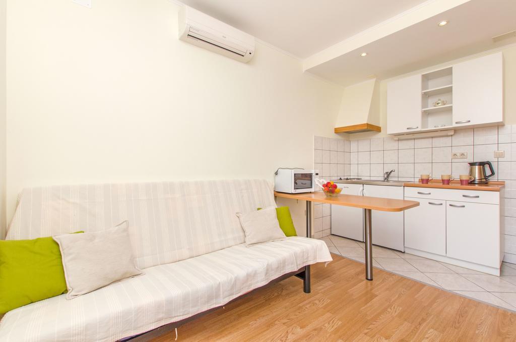 Apartments Zecic 奥米什 外观 照片