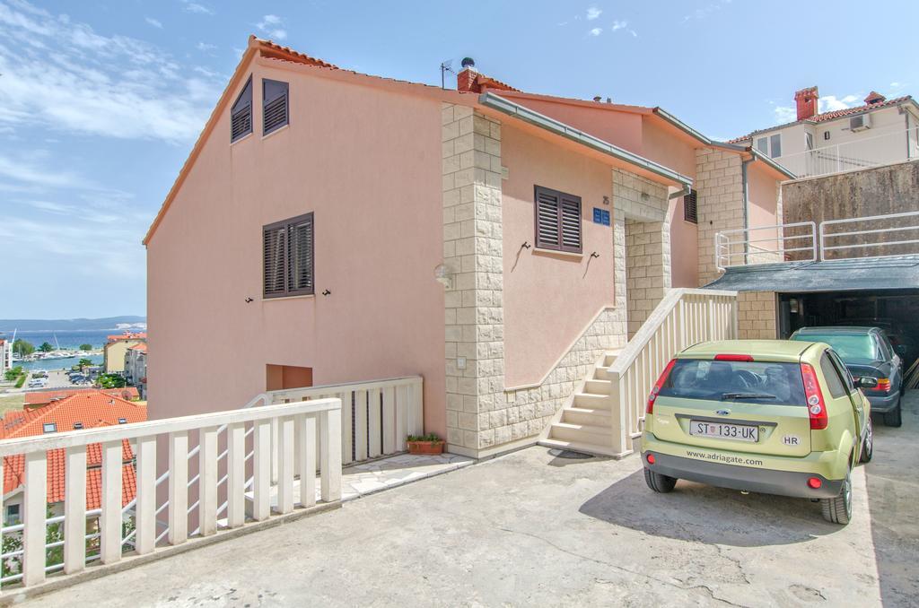Apartments Zecic 奥米什 外观 照片