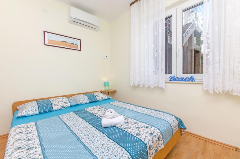 Apartments Zecic 奥米什 外观 照片