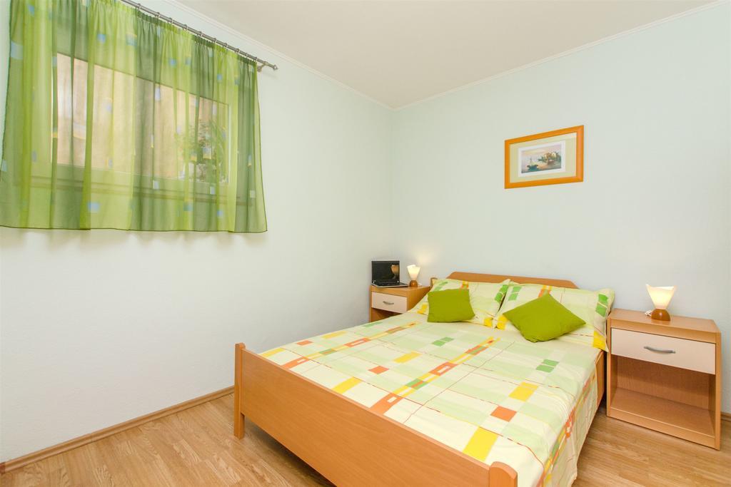 Apartments Zecic 奥米什 外观 照片