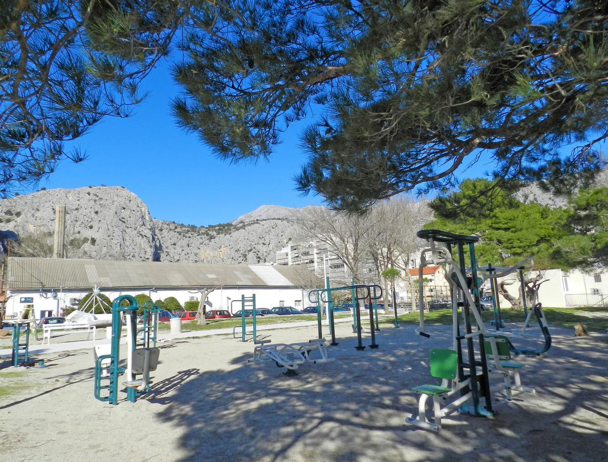 Apartments Zecic 奥米什 外观 照片